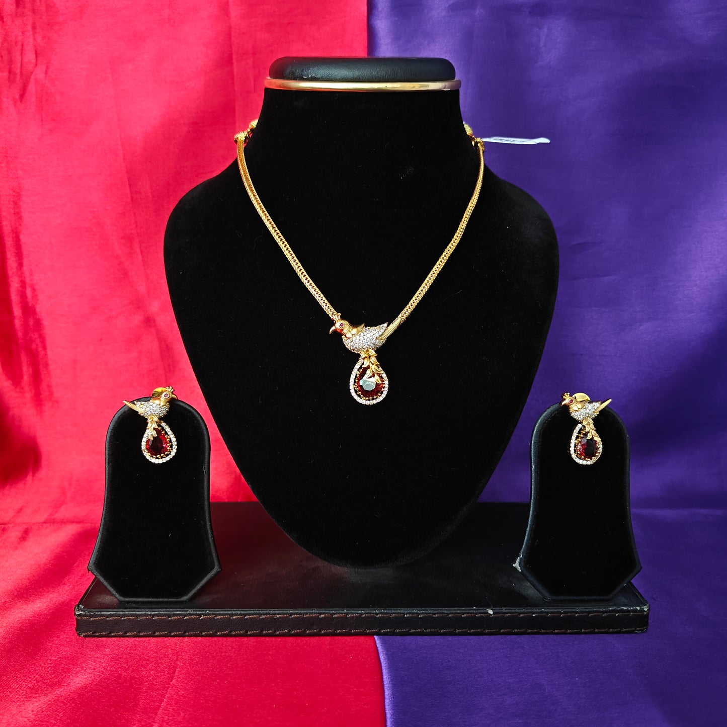 Beautiful Simple Non Necklace In Maroon Stone