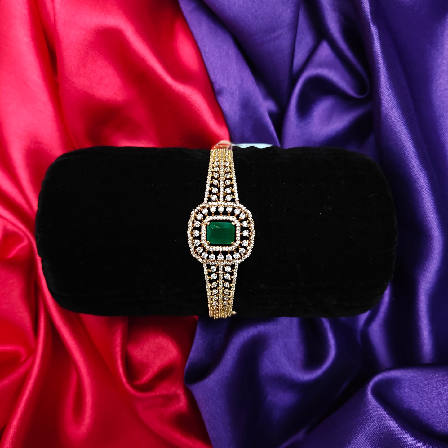 Beautiful Gold Bracelet In Green Stone