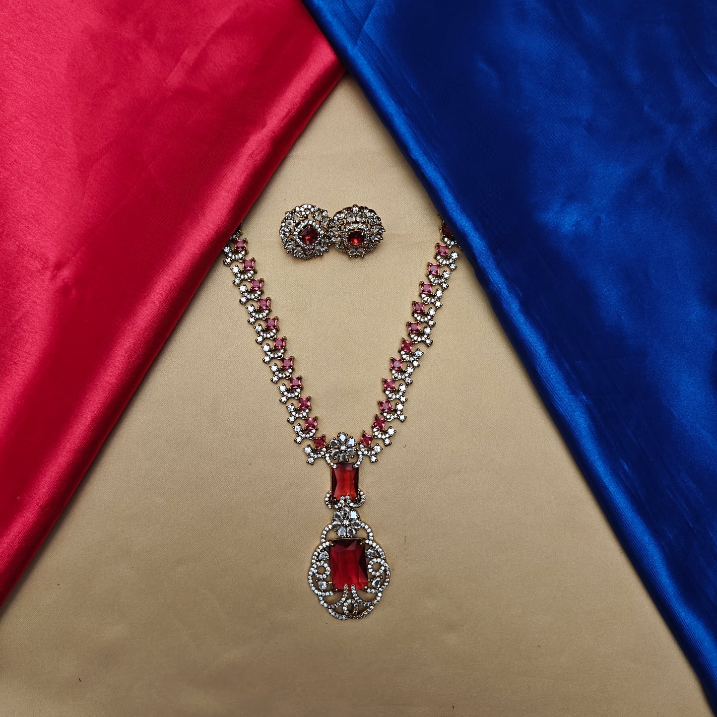 Beautiful Victorian Short Necklace In Red Stone