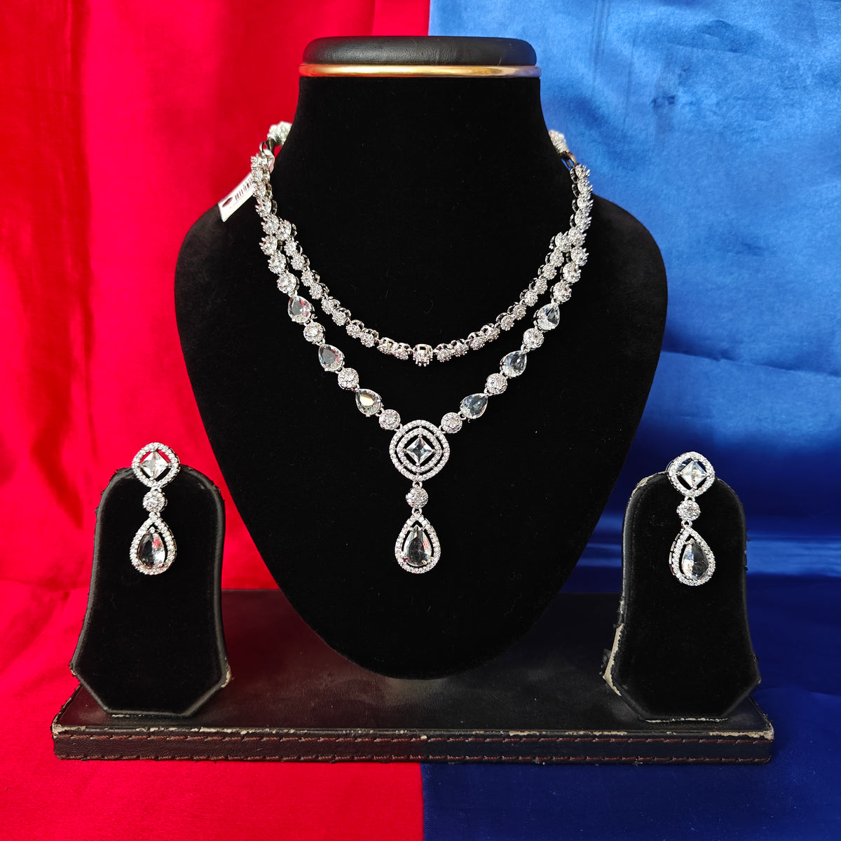 Elegant AD Short Necklace