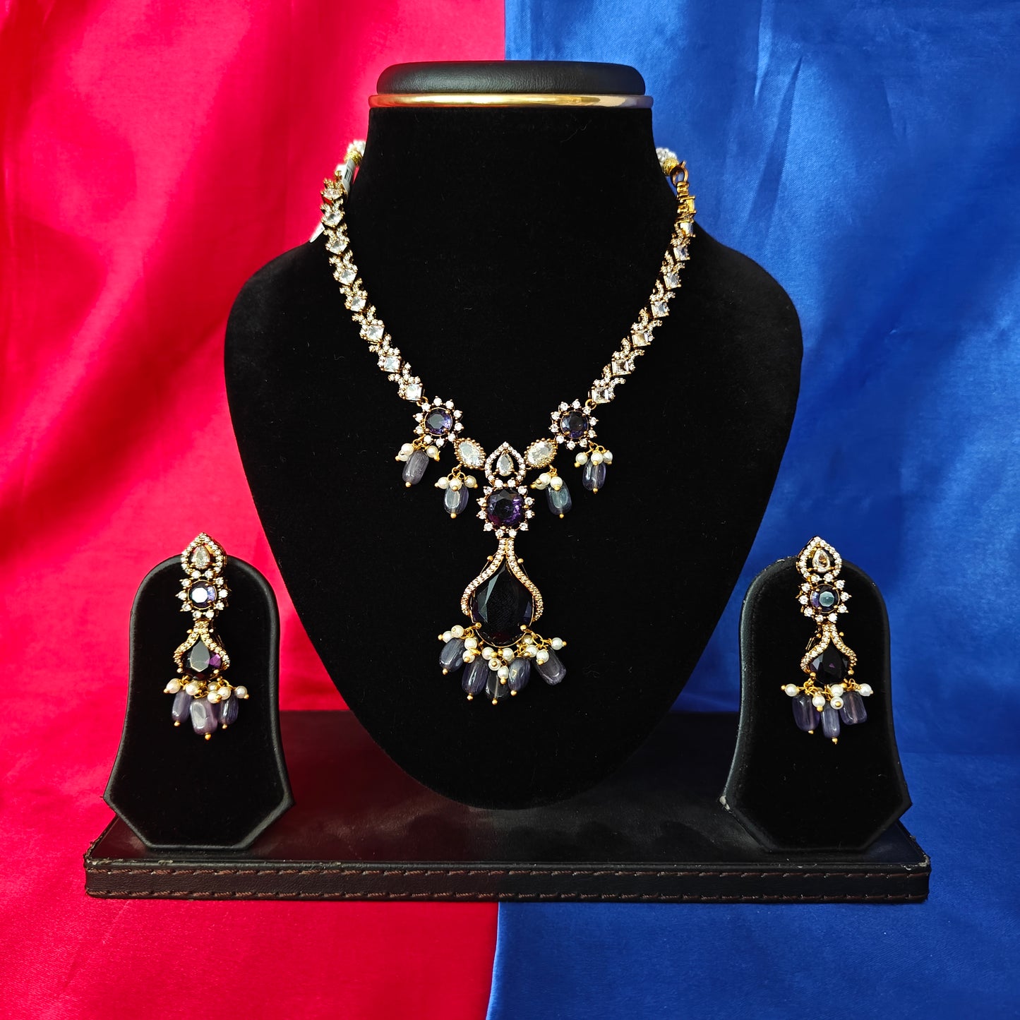 Elegant Victorian Short Necklace In Purple Beads