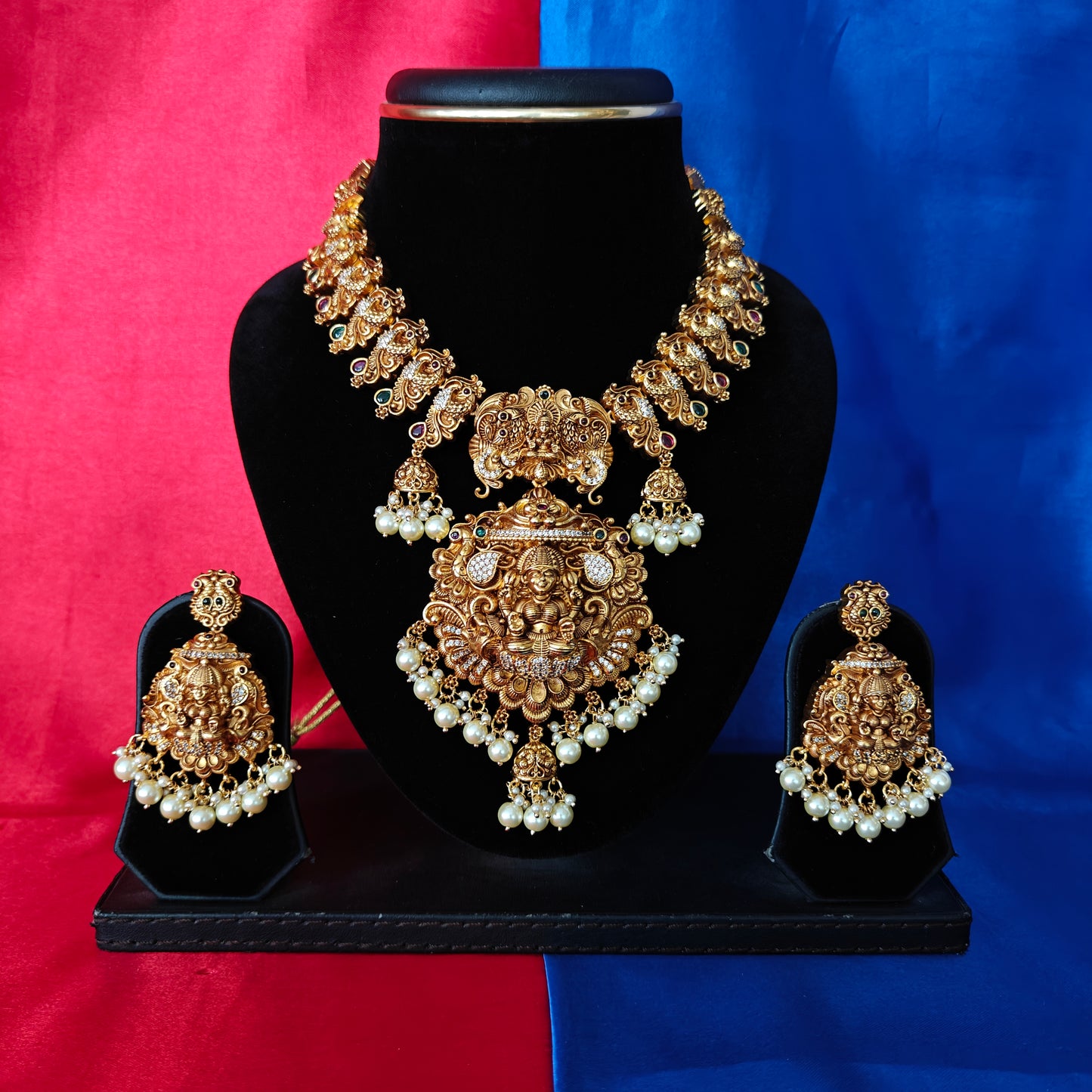 Beautiful Nakshi Short Necklace In Pearls With Laxmi Idol