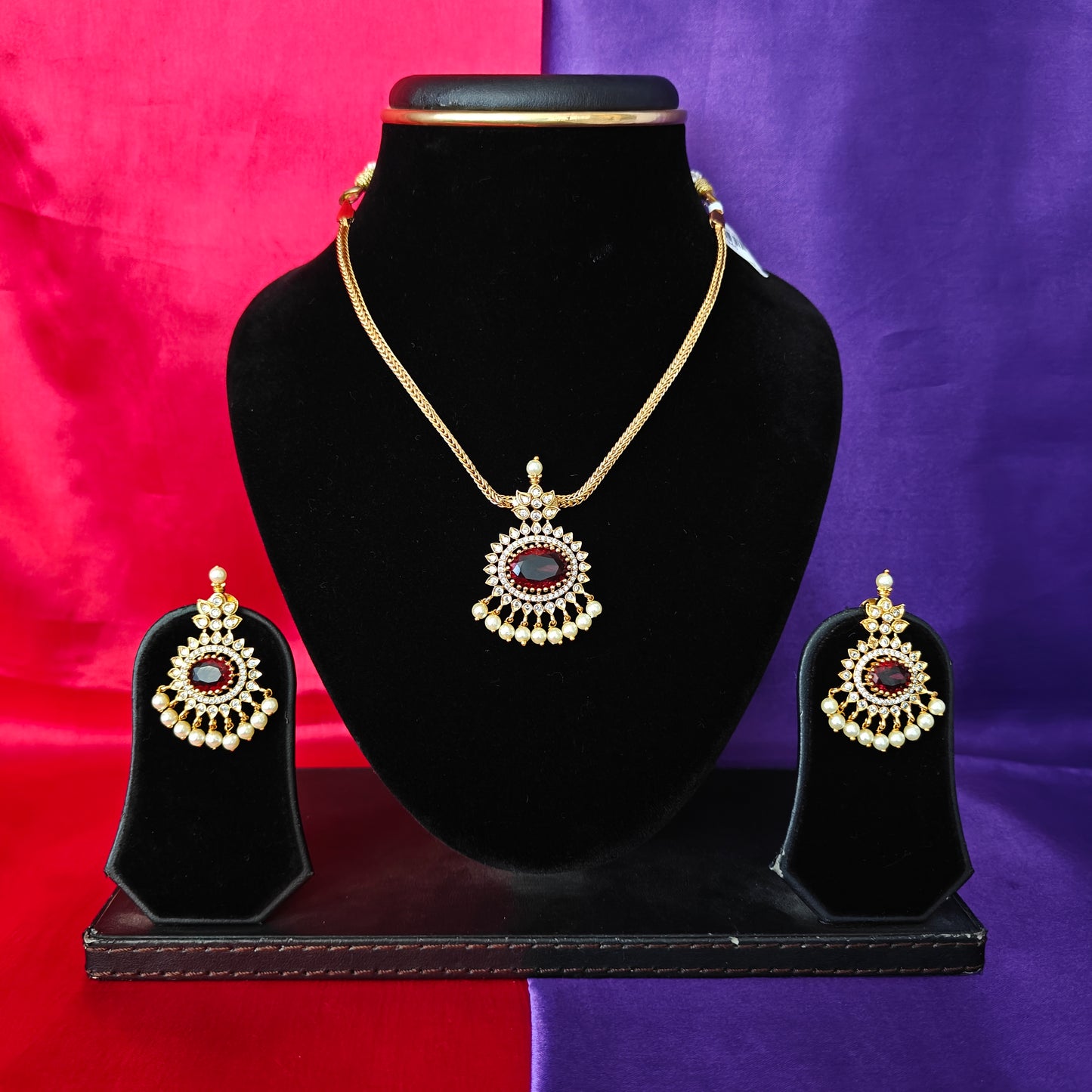 Beautiful Simple Non Necklace In Maroon Stone