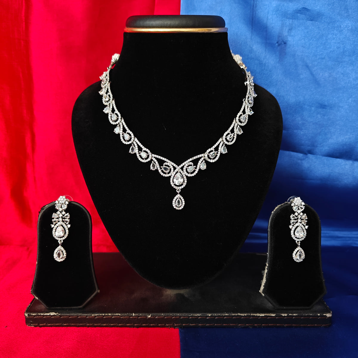 Elegant AD Short Necklace In White Coloured Stone