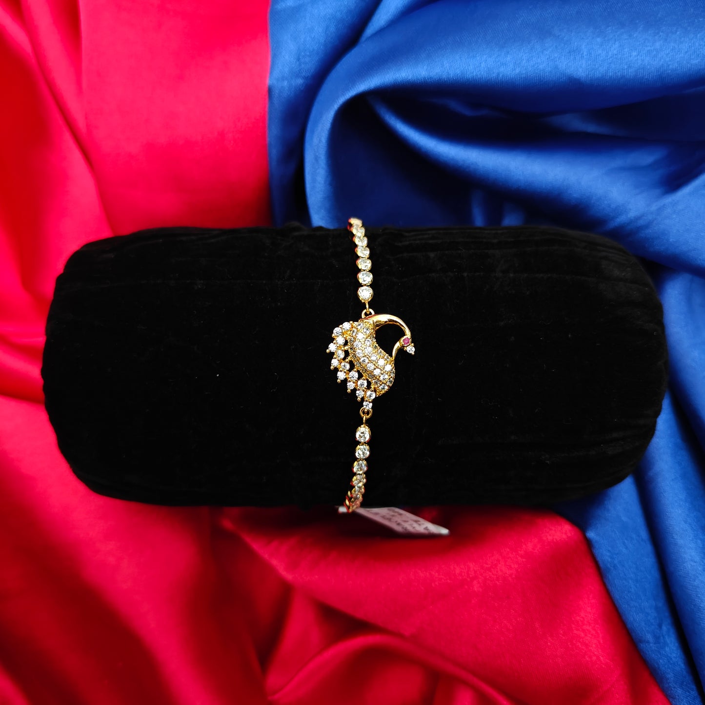 Beautiful Chain Type Gold Bracelet In Peacock Design