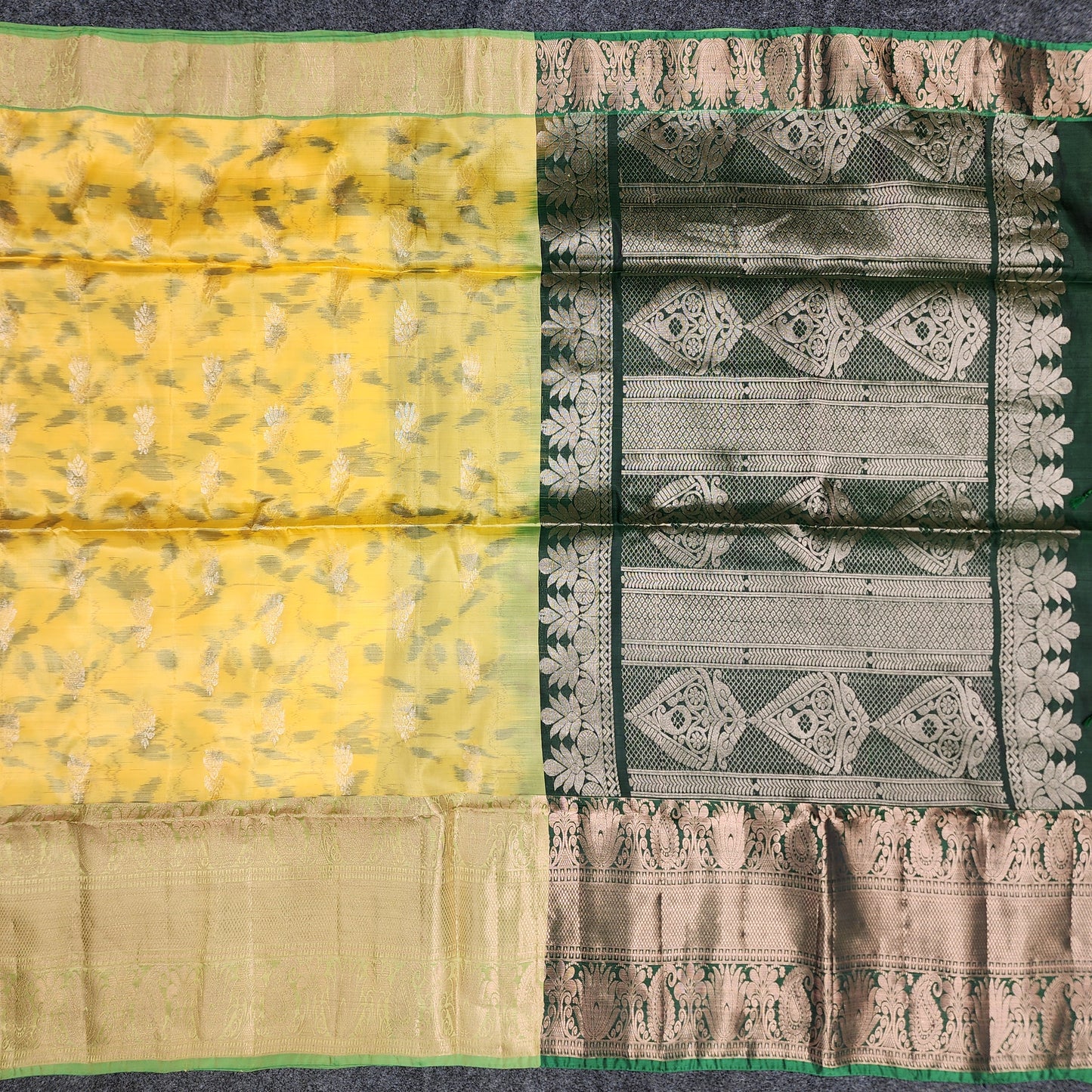 Ikkat Kanchi pattu Butta Handloom Sarees