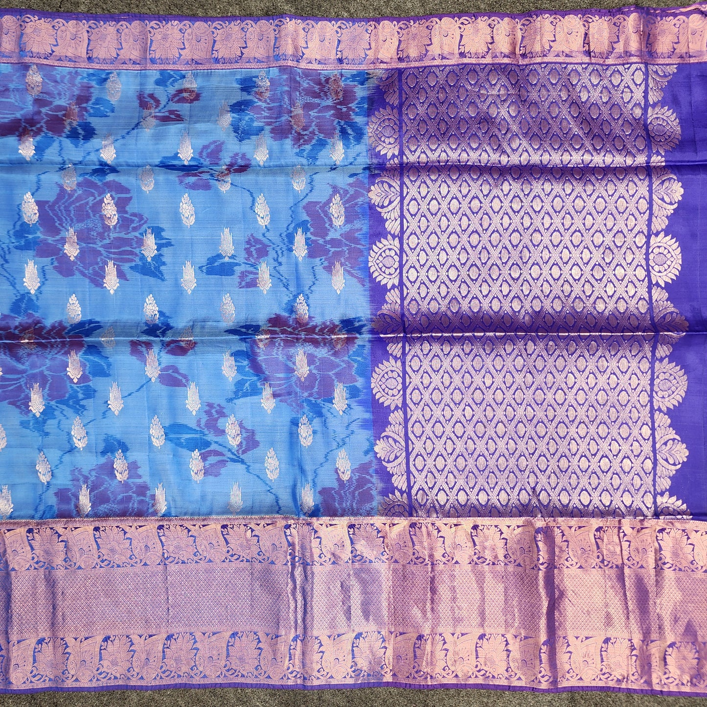 Ikkat Kanchi pattu Butta Handloom Sarees