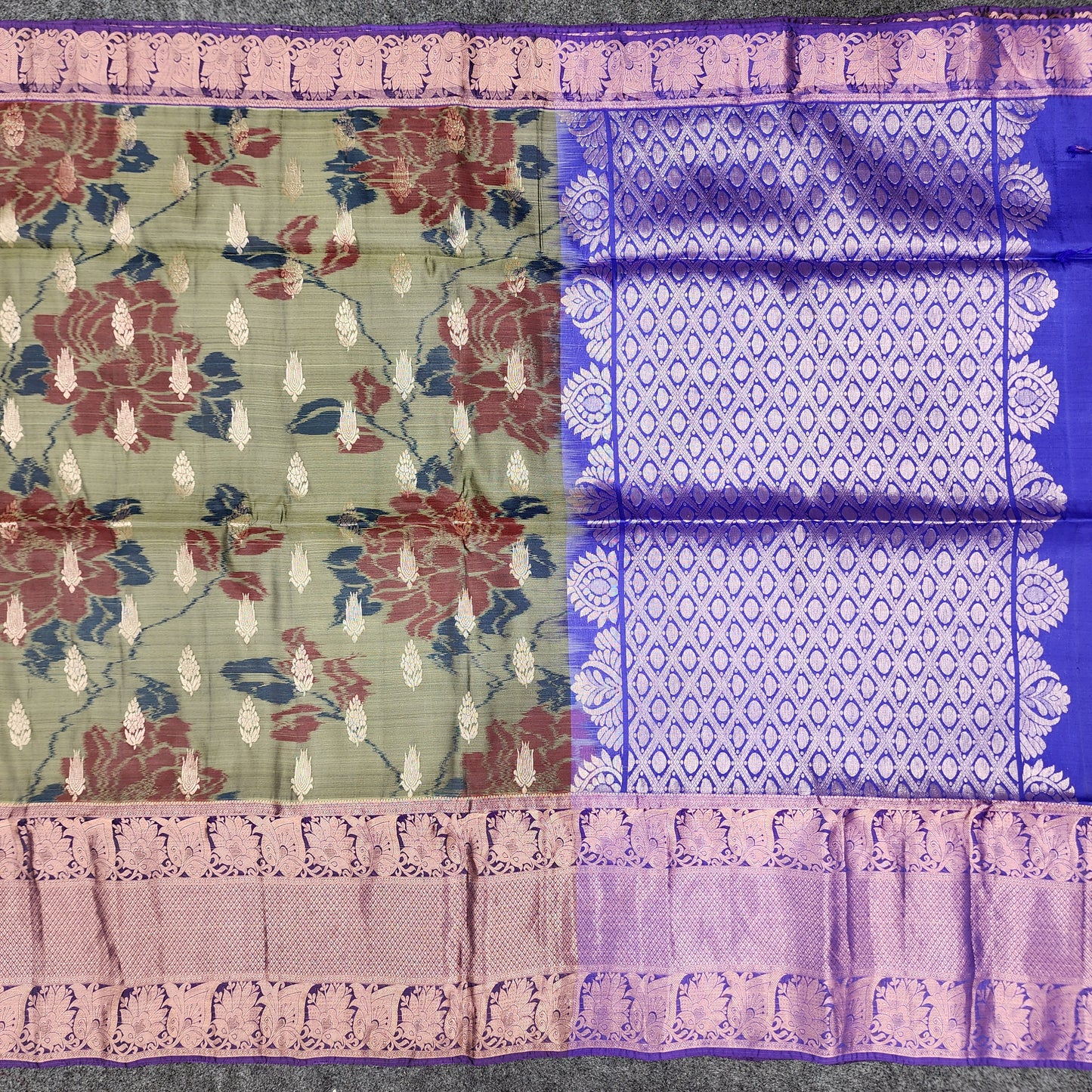 Ikkat Kanchi pattu Butta Handloom Sarees