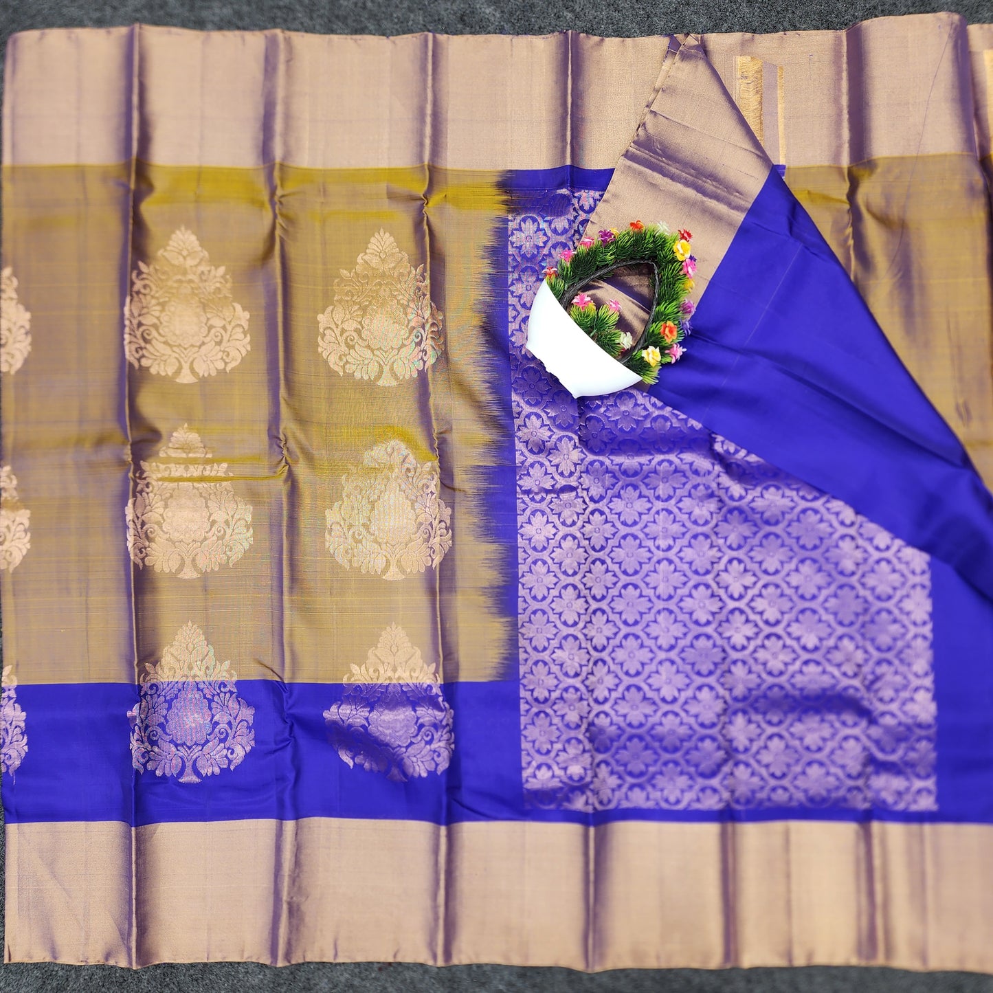 Kanchipattu lightweight Handloom Kadi Butta saree