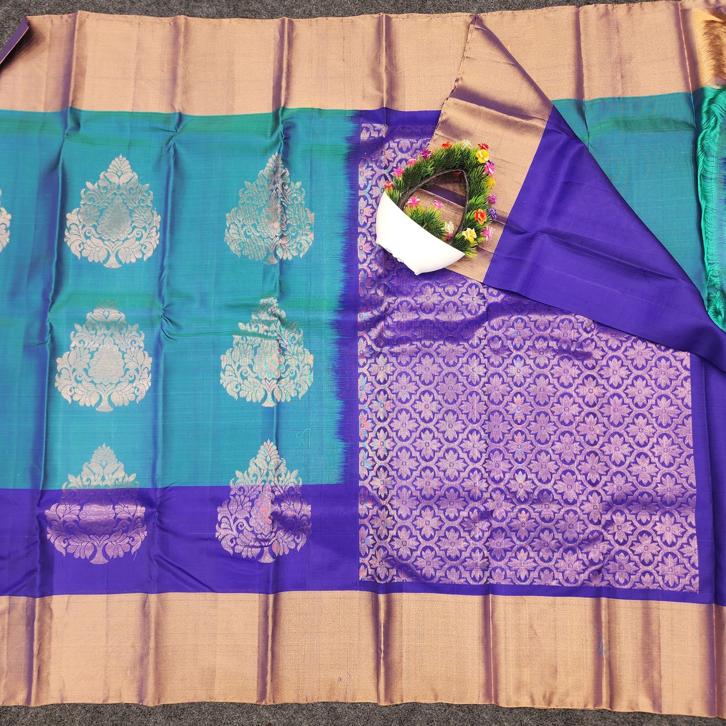 Kanchipattu lightweight Handloom Kadi Butta saree