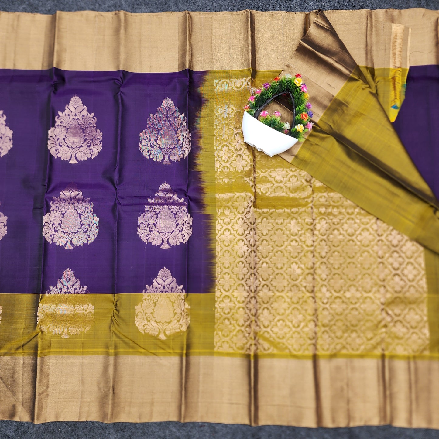 Kanchipattu lightweight Handloom Kadi Butta saree