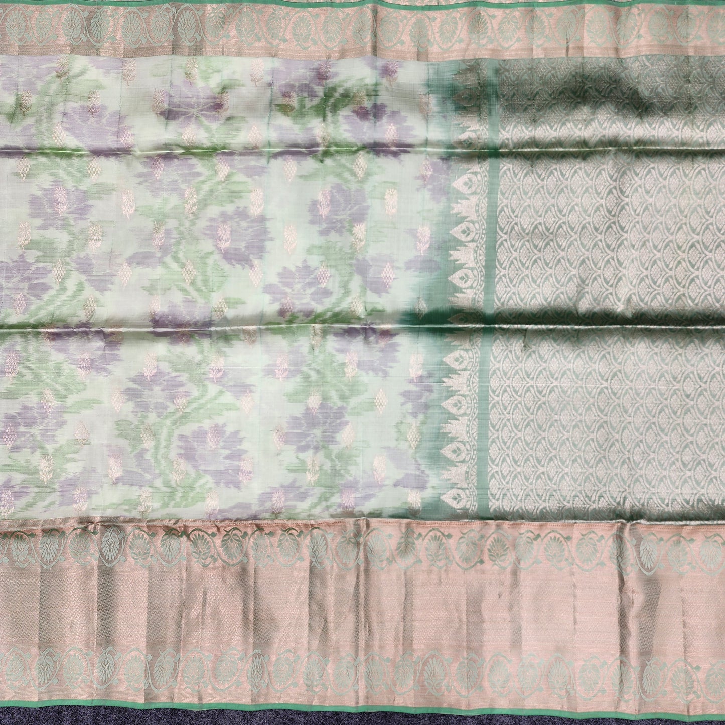 Ikkat Kanchi pattu Butta Handloom Sarees