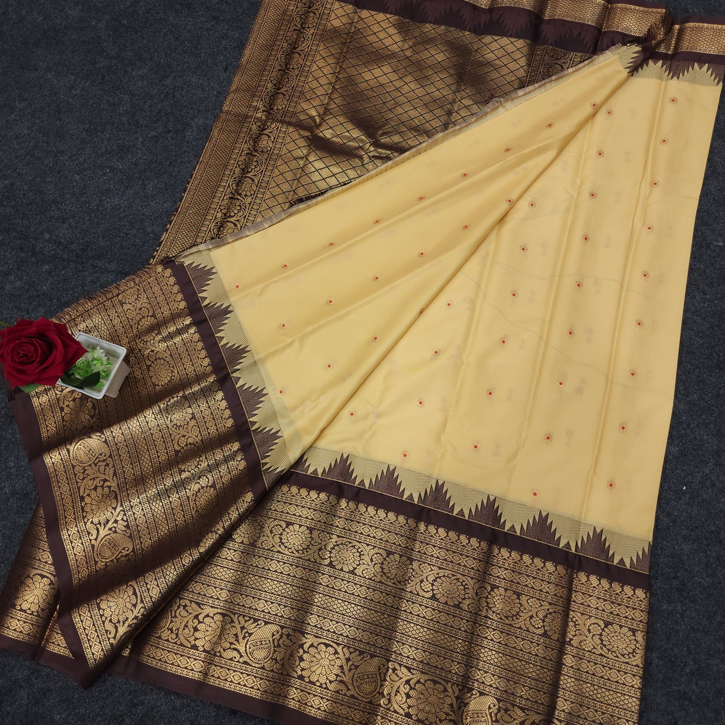 Gadwal Semi Pattu Saree