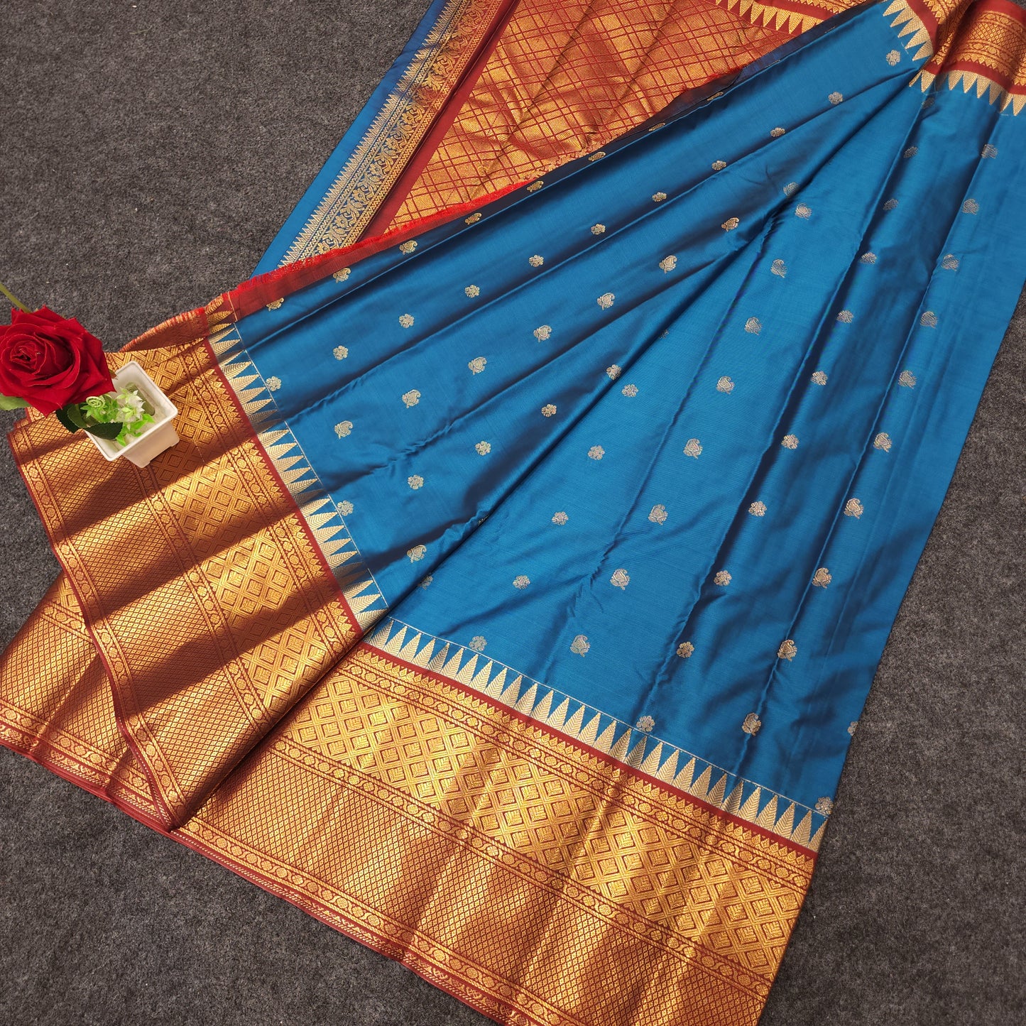 Gadwal Semi Pattu Saree