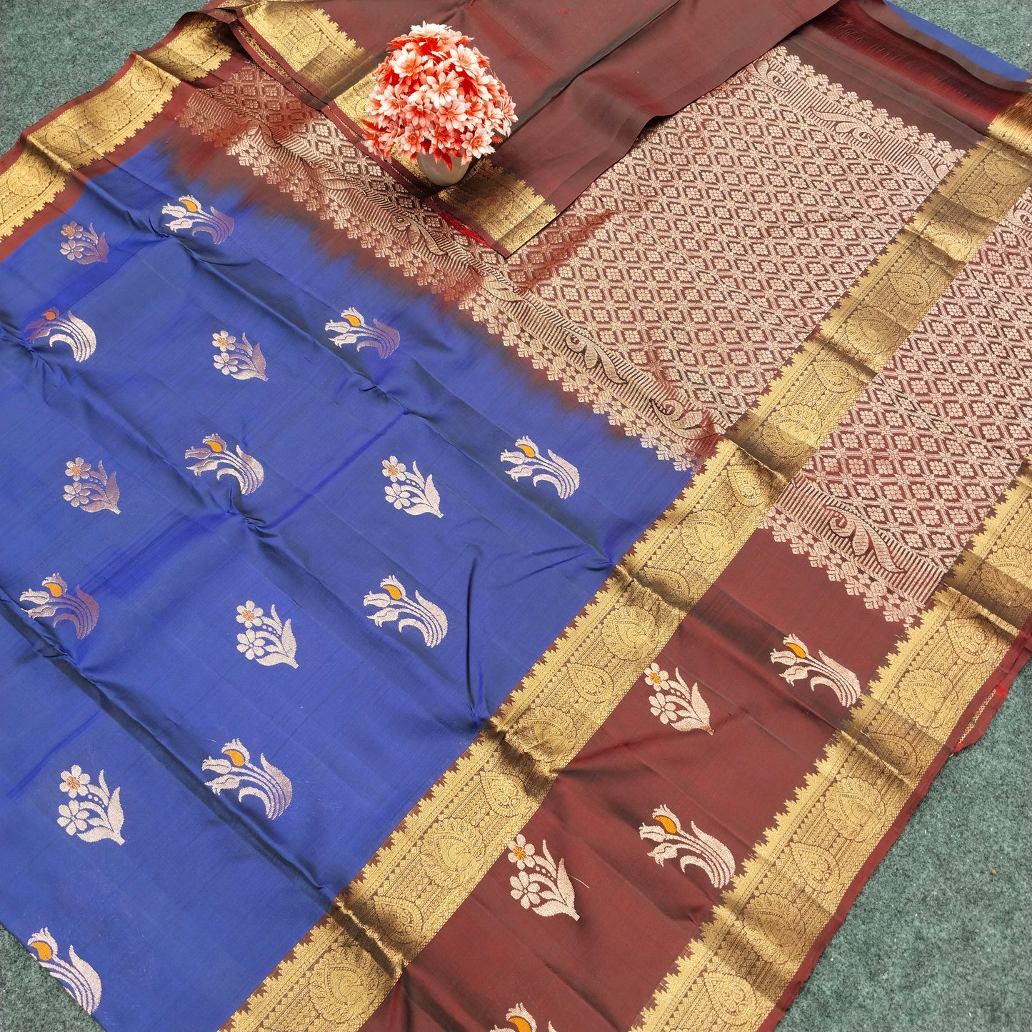 Kanchi Pattu Butta Handloom