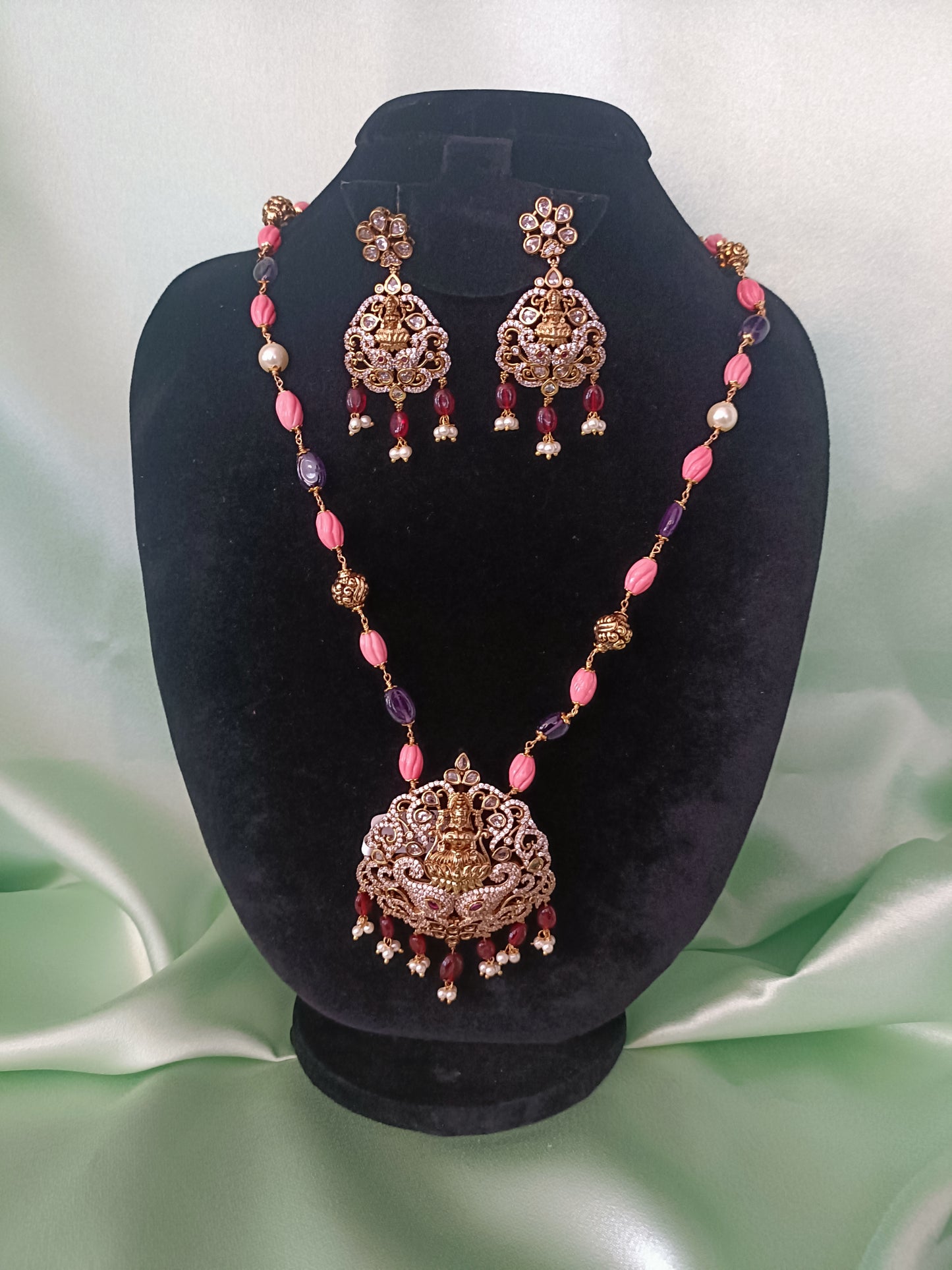 Beautiful Beads with tholip Beads