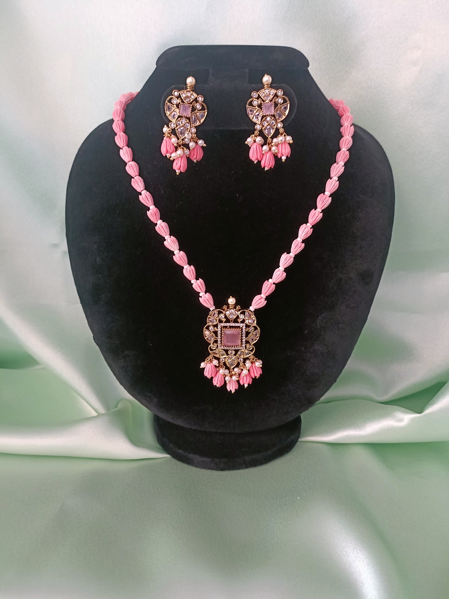 Beautiful tholip Beads in pink roses