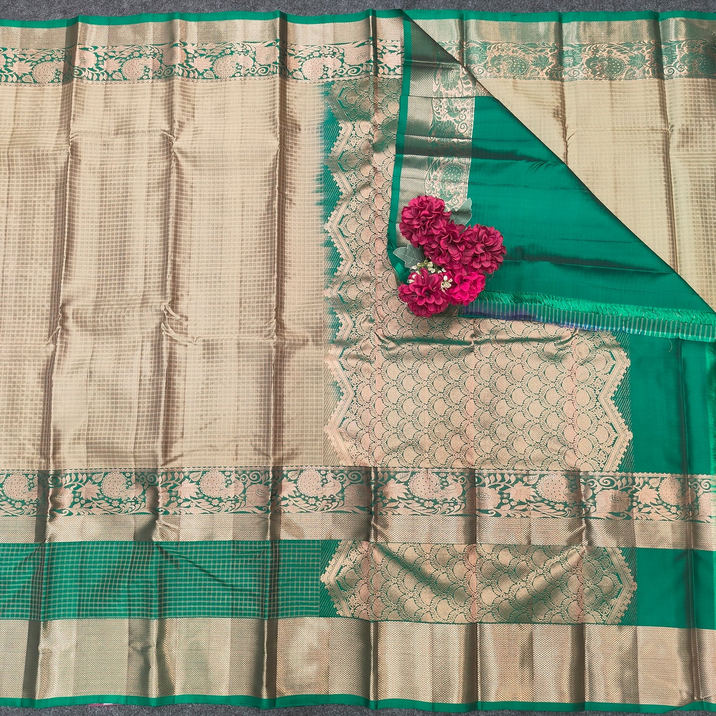 Kanchi Pattu Checks Handloom  Saree