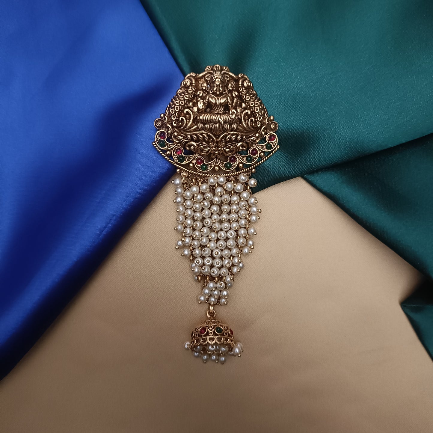 Elegant Short Jada With Pearls