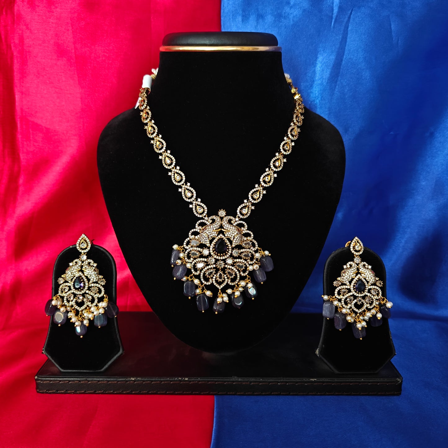 Elegant Victorian Short Necklace In Purple Beads