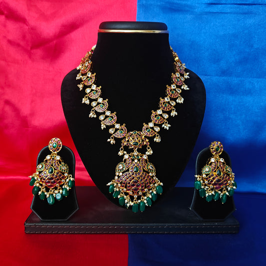 Beautiful Kundan Short Necklace
