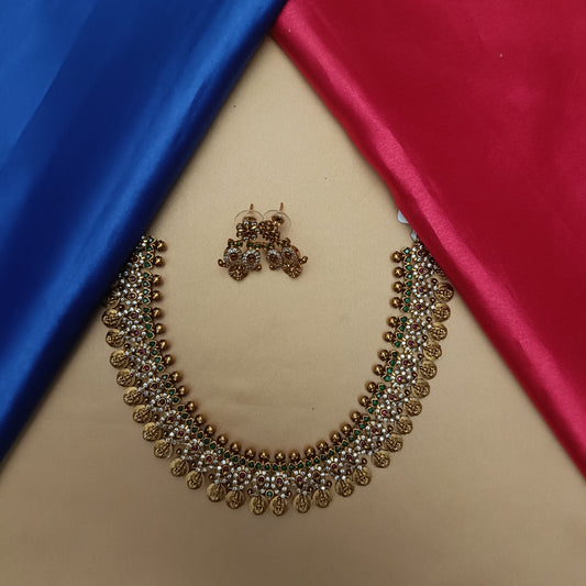 Beautiful Bottu Maala Short Necklace