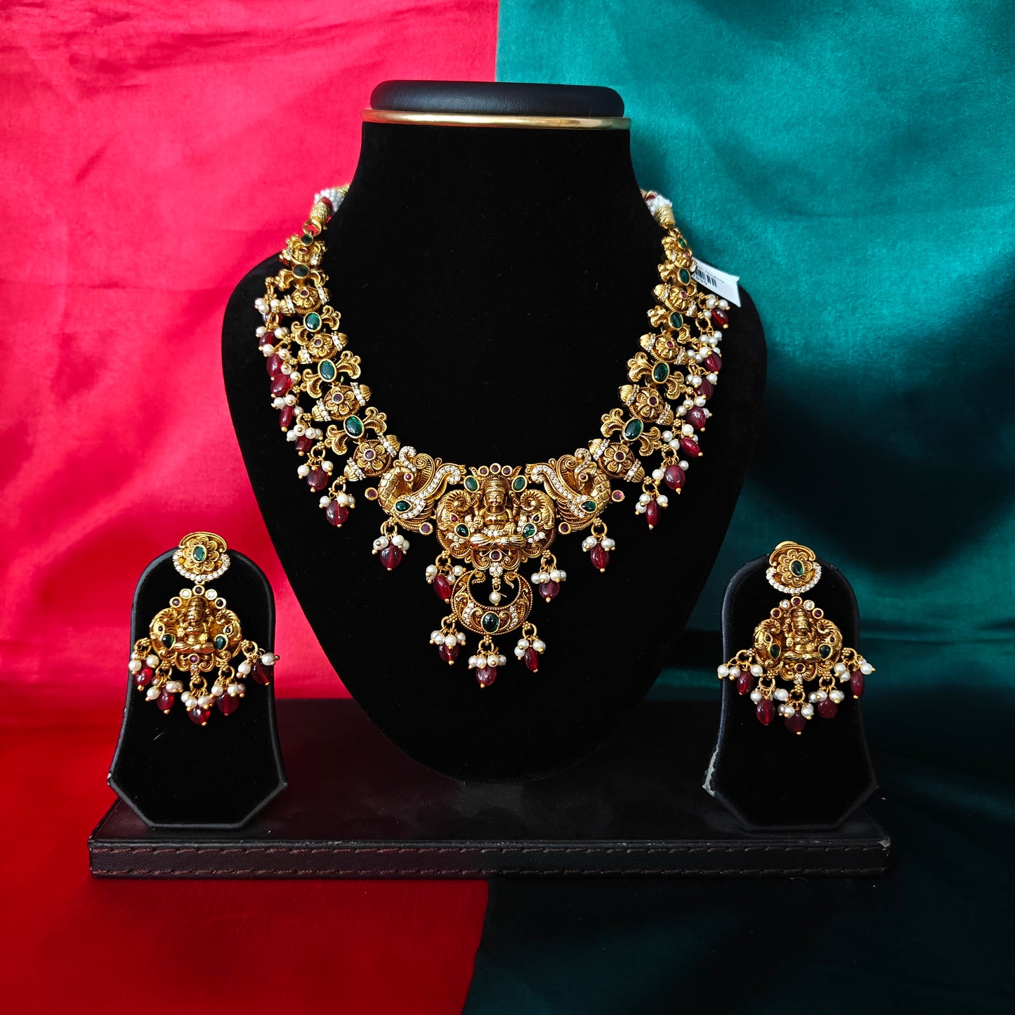 Beautiful Nakshi Short Necklace In Maroon Beads