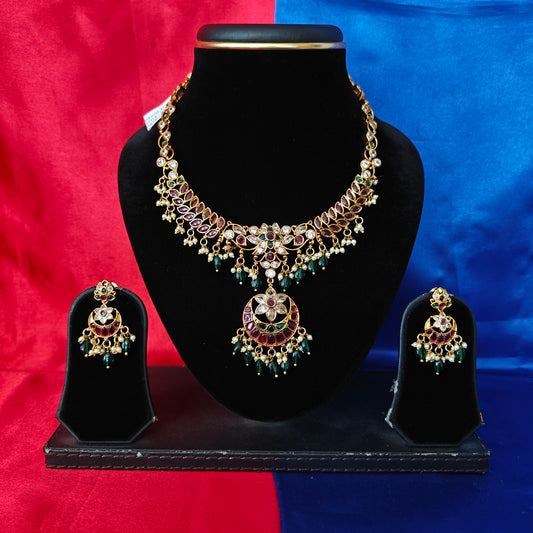 Beautiful Jadau Kundan Short Necklace