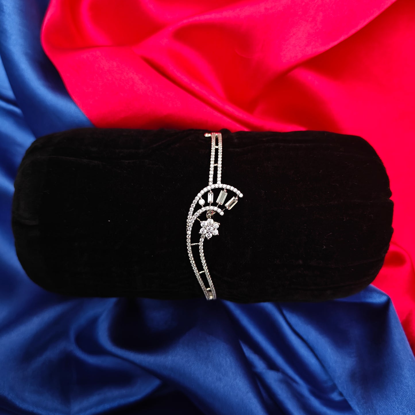 Beautiful Silver Bracelet In White Stone