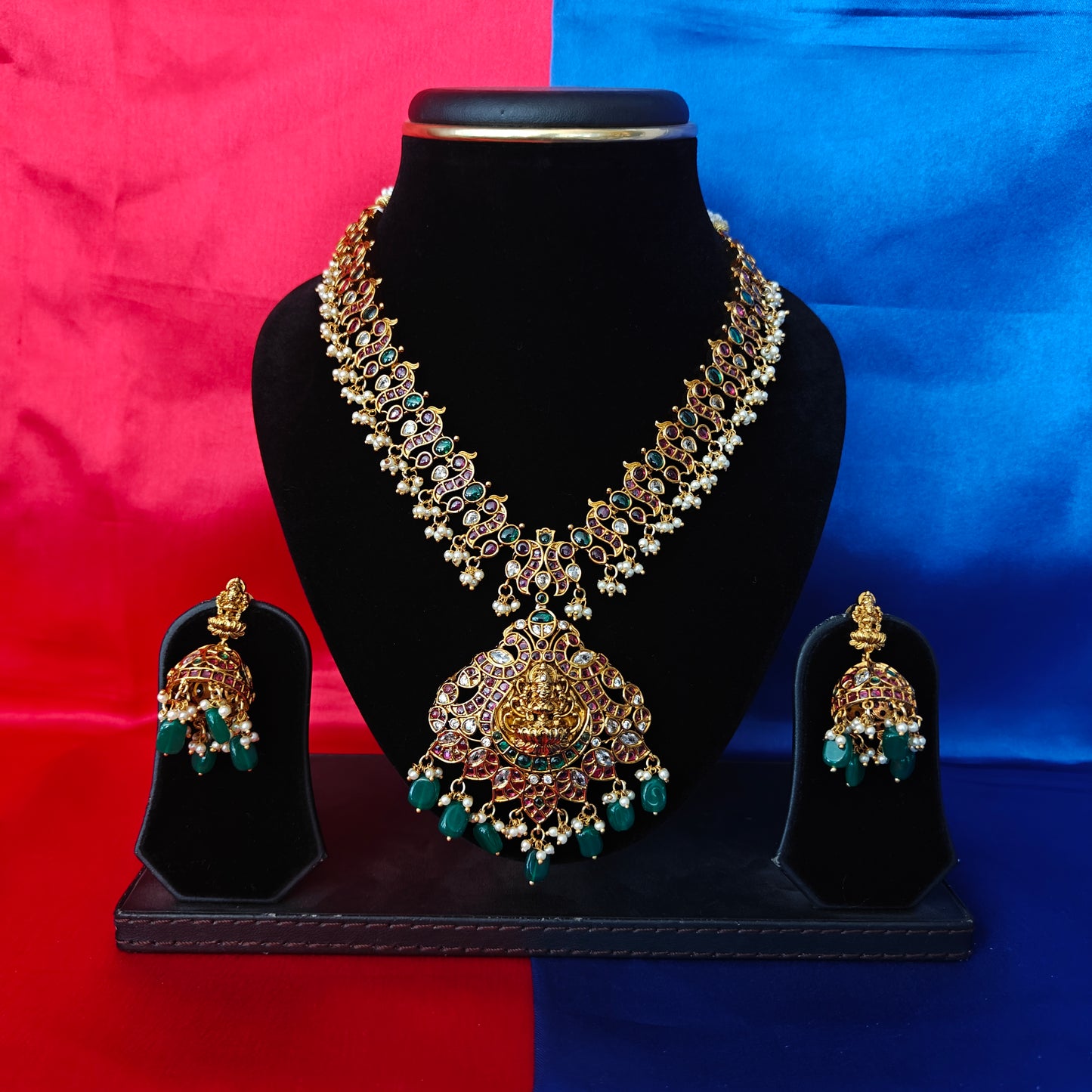 Beautiful Kundan Short Necklace