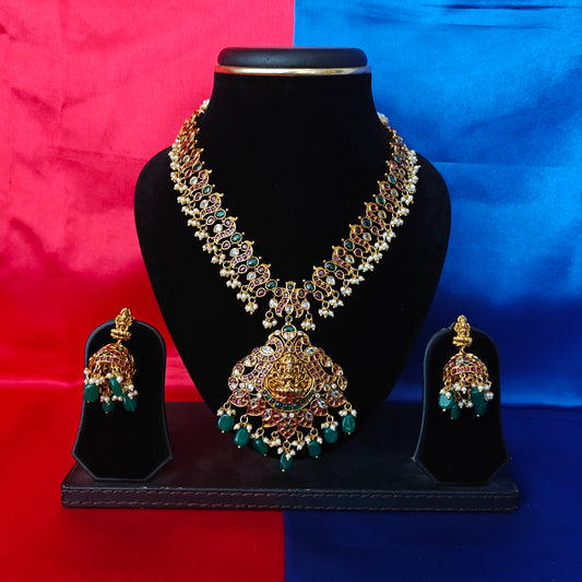 Beautiful Kundan Short Necklace