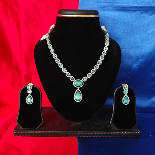 Elegant Silver Short Necklace In Pista Green Stone