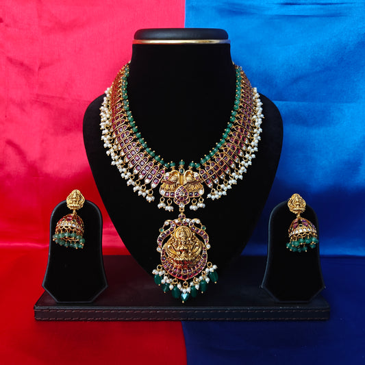 Beautiful Kundan Short Necklace