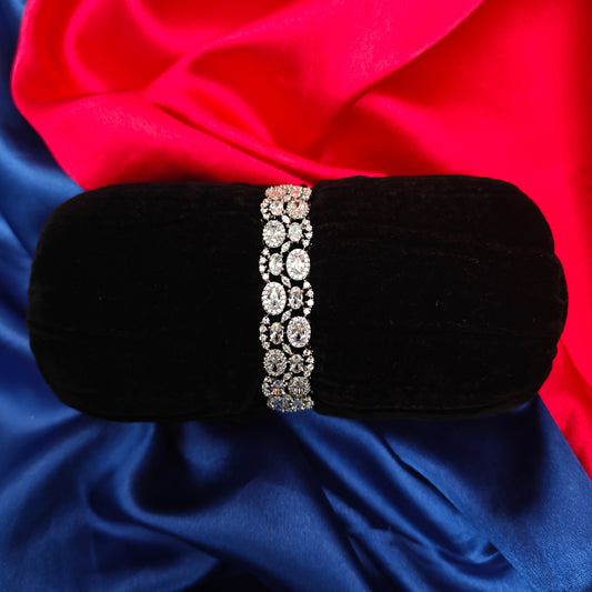 Beautiful Silver Bracelet In White Stone