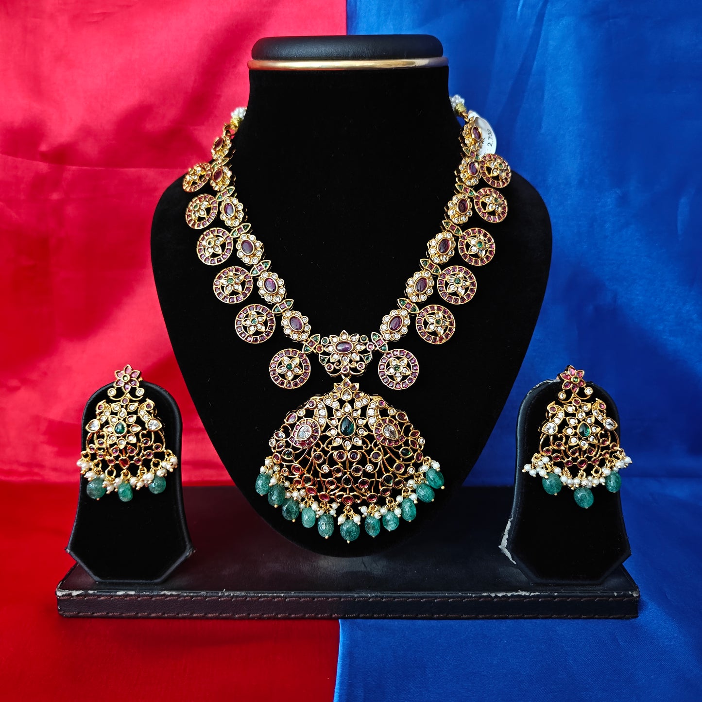 Beautiful Jadau Kundan Short Necklace With Changeable Pendent