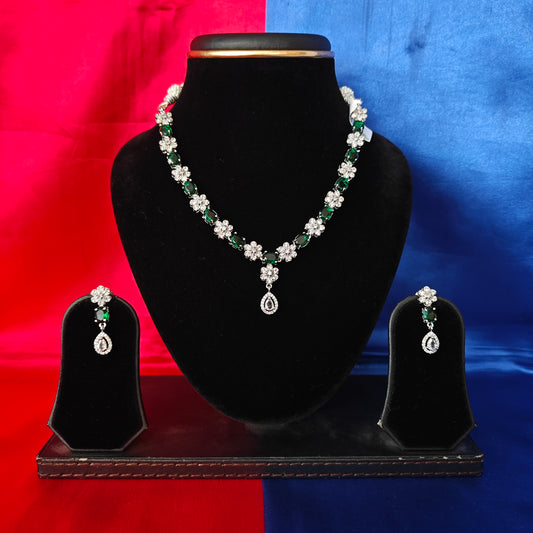 Elegant Silver Short Necklace In Green Stone