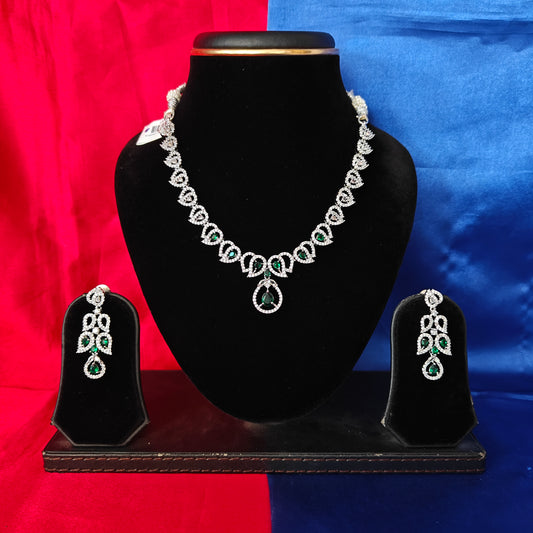 Elegant Silver Short Necklace