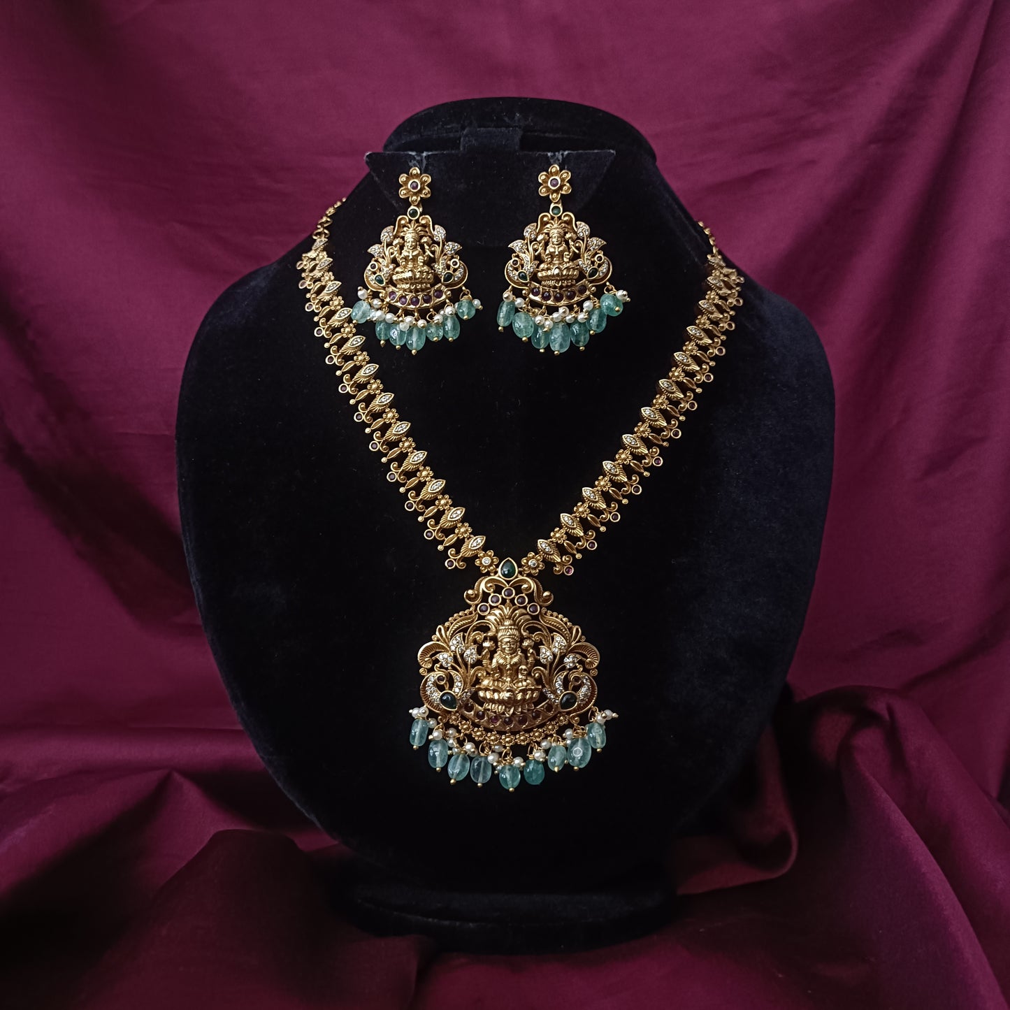 Simple Nakshi Short Necklace With Monalisa Beads