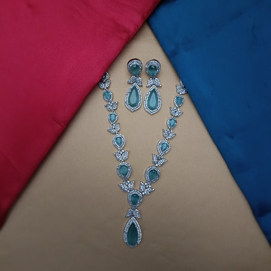 Elegant Silver Short Necklace In Pista Green Stone