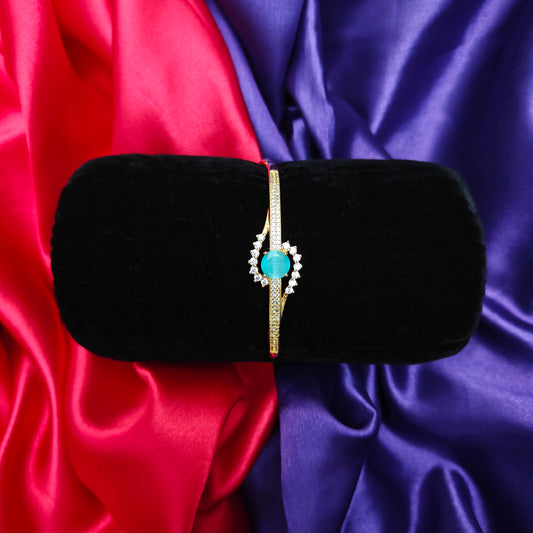 Beautiful Gold Bracelet In Pista Green Stone