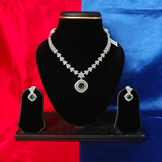 Elegant Silver Short Necklace In Green Stone