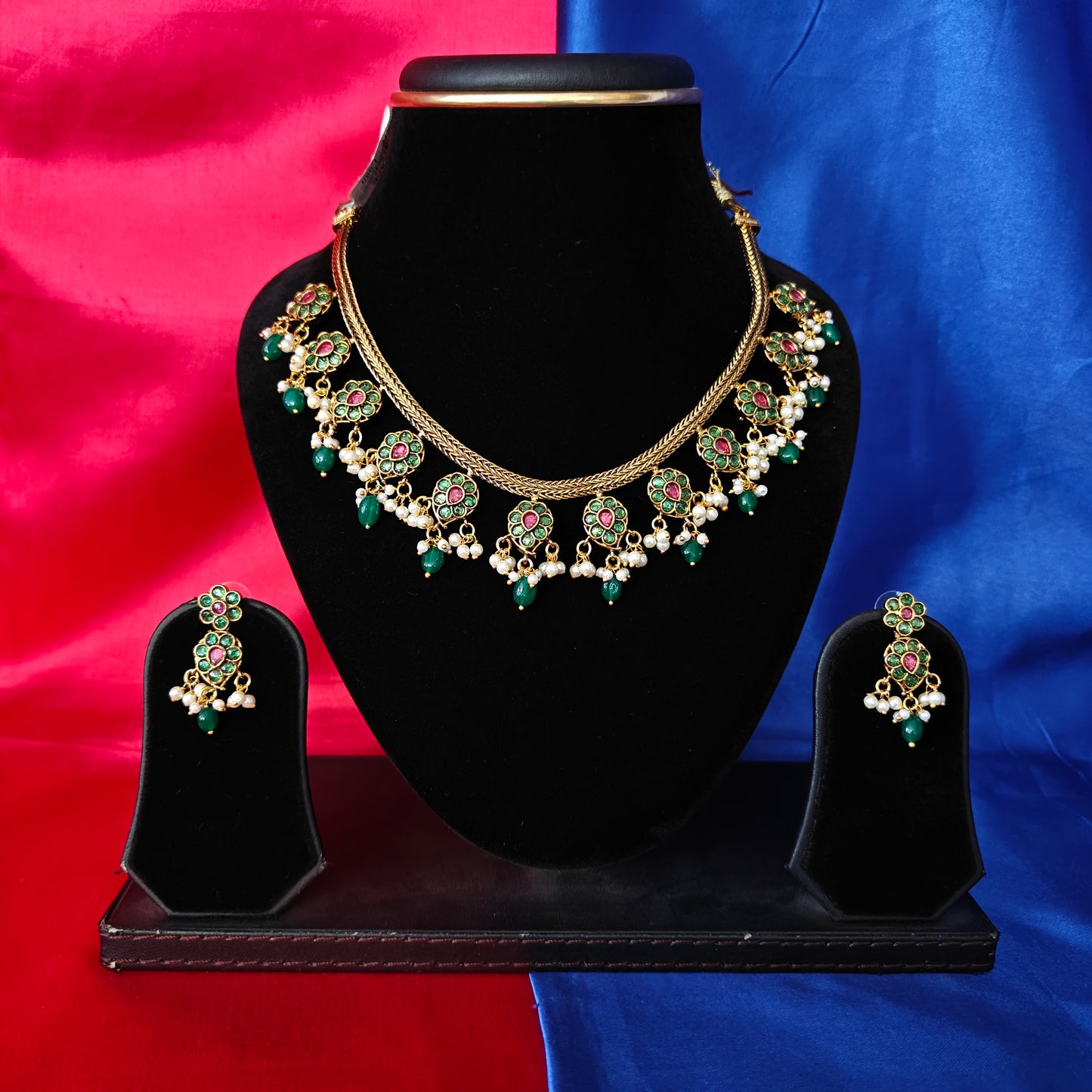 Beautiful Jadau Kundan Non Necklace In Green Beads