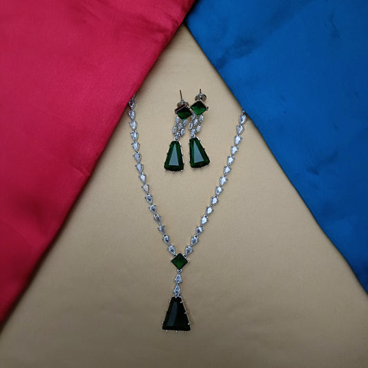 Elegant Silver Short Necklace In Green Stone