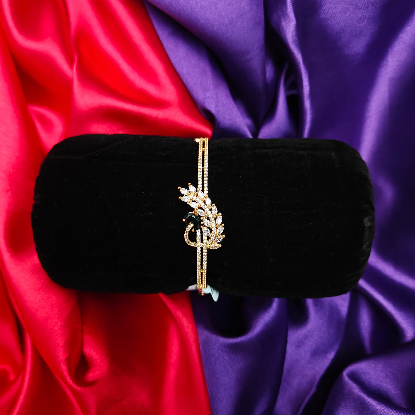 Beautiful Gold Bracelet In Green Stone