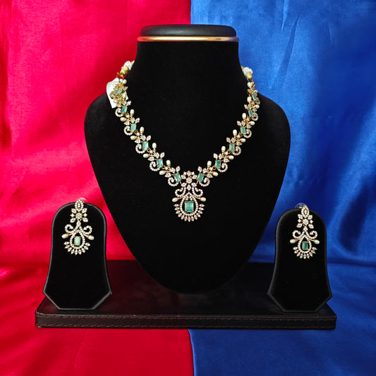 Elegant Victorian Short Necklace In Pista Green Stone