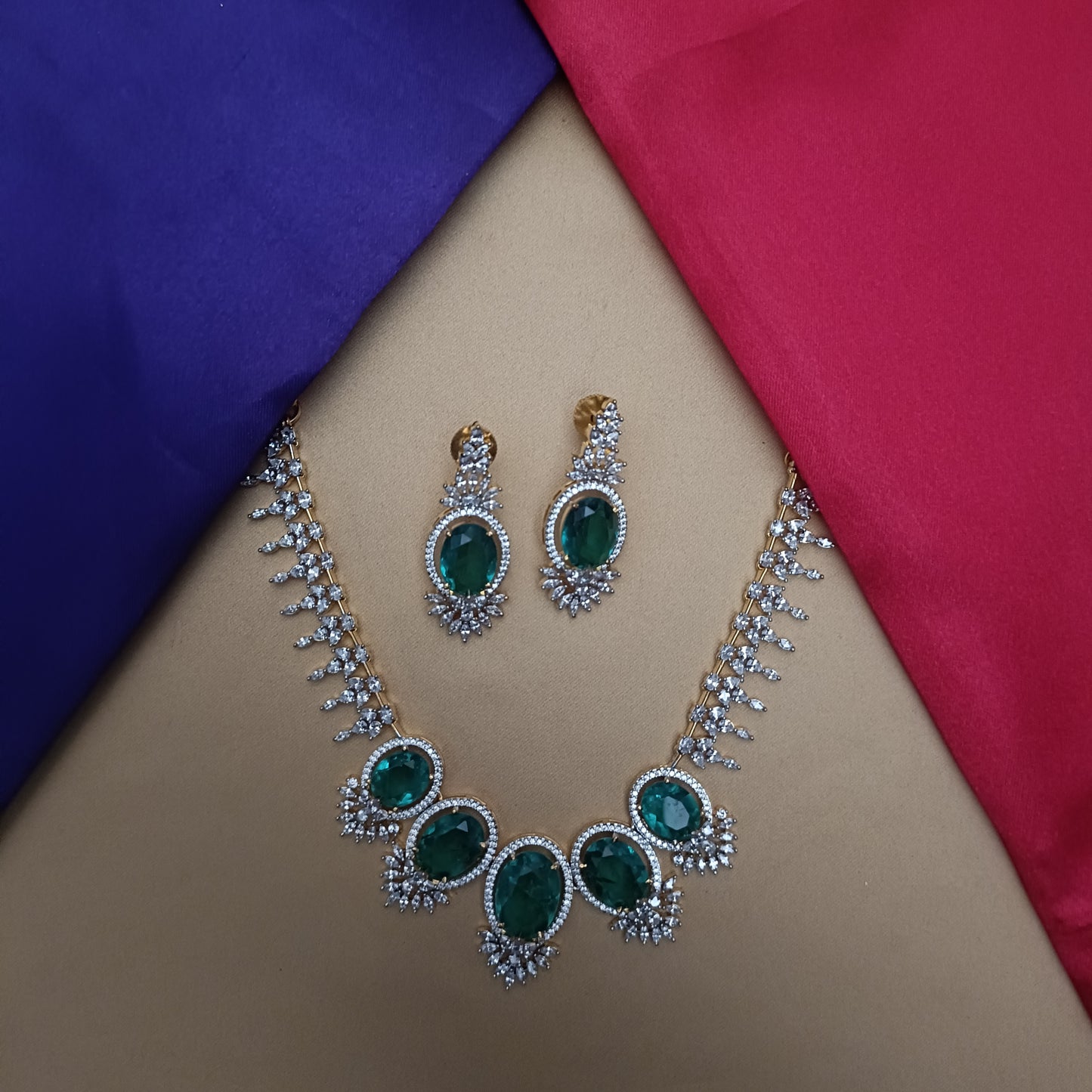 Elegant GJ Short Necklace