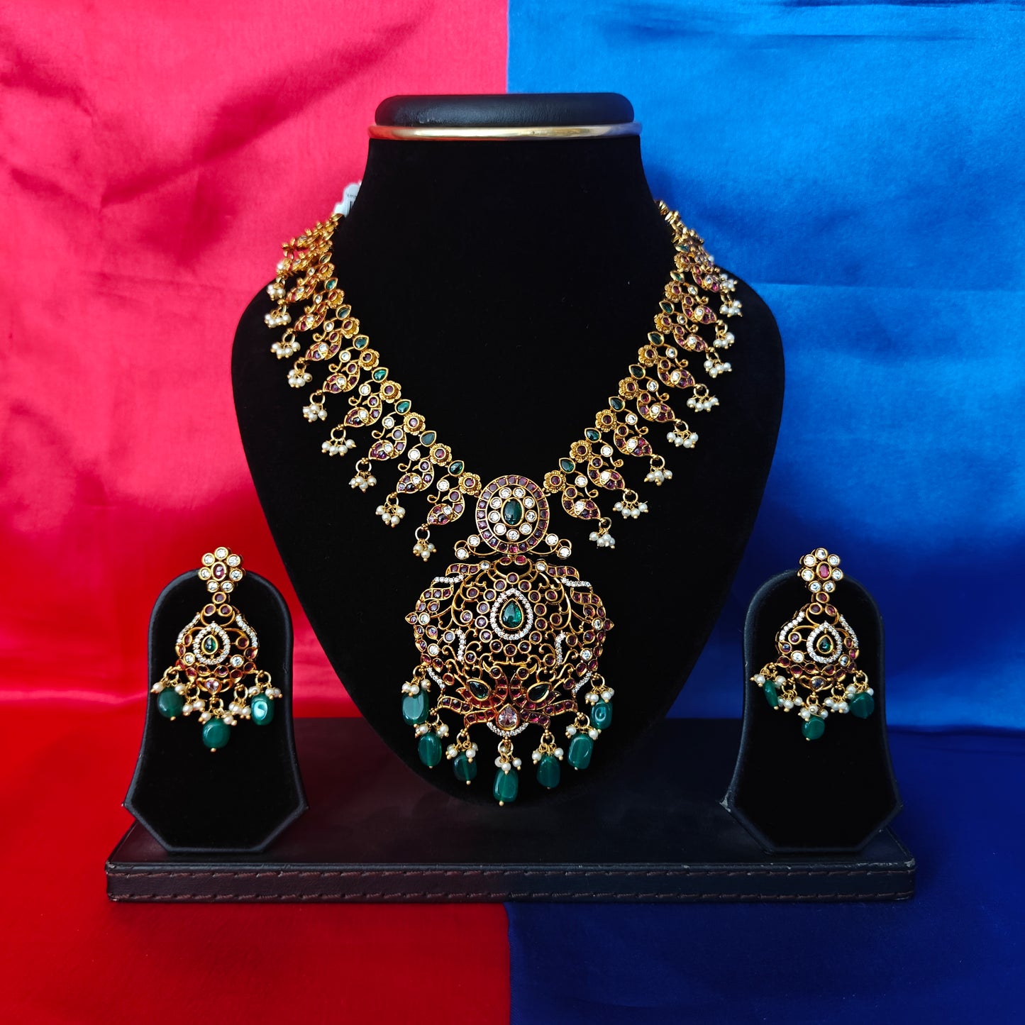 Beautiful Kundan Short Necklace