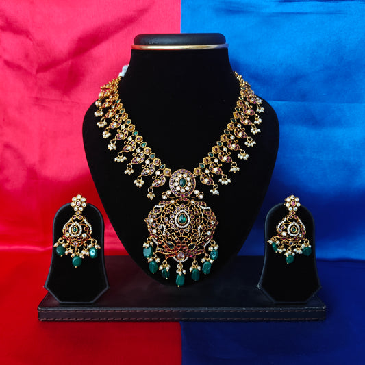 Beautiful Kundan Short Necklace