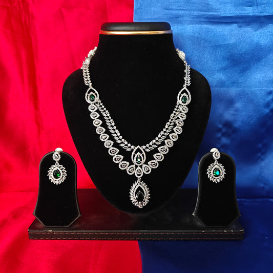 Elegant Silver Short Necklace In Green Stone