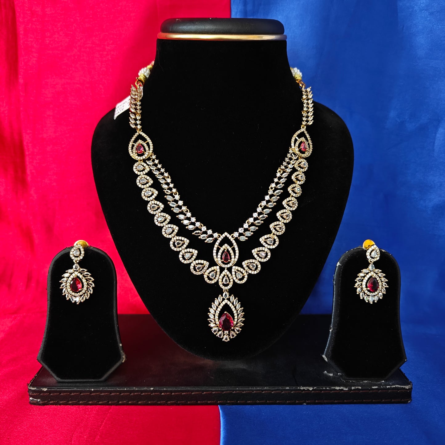 Beautiful Victorian Short Necklace In Red Stone